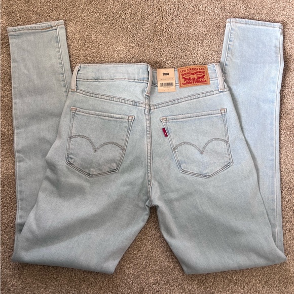 NWT LEVI 311 Shaping Jeans! Size 2 W26 L30! - Picture 2 of 9